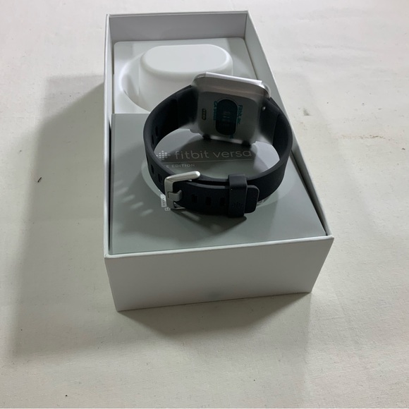 Fitbit Versa Lite edition smartwatch. - Picture 2 of 6